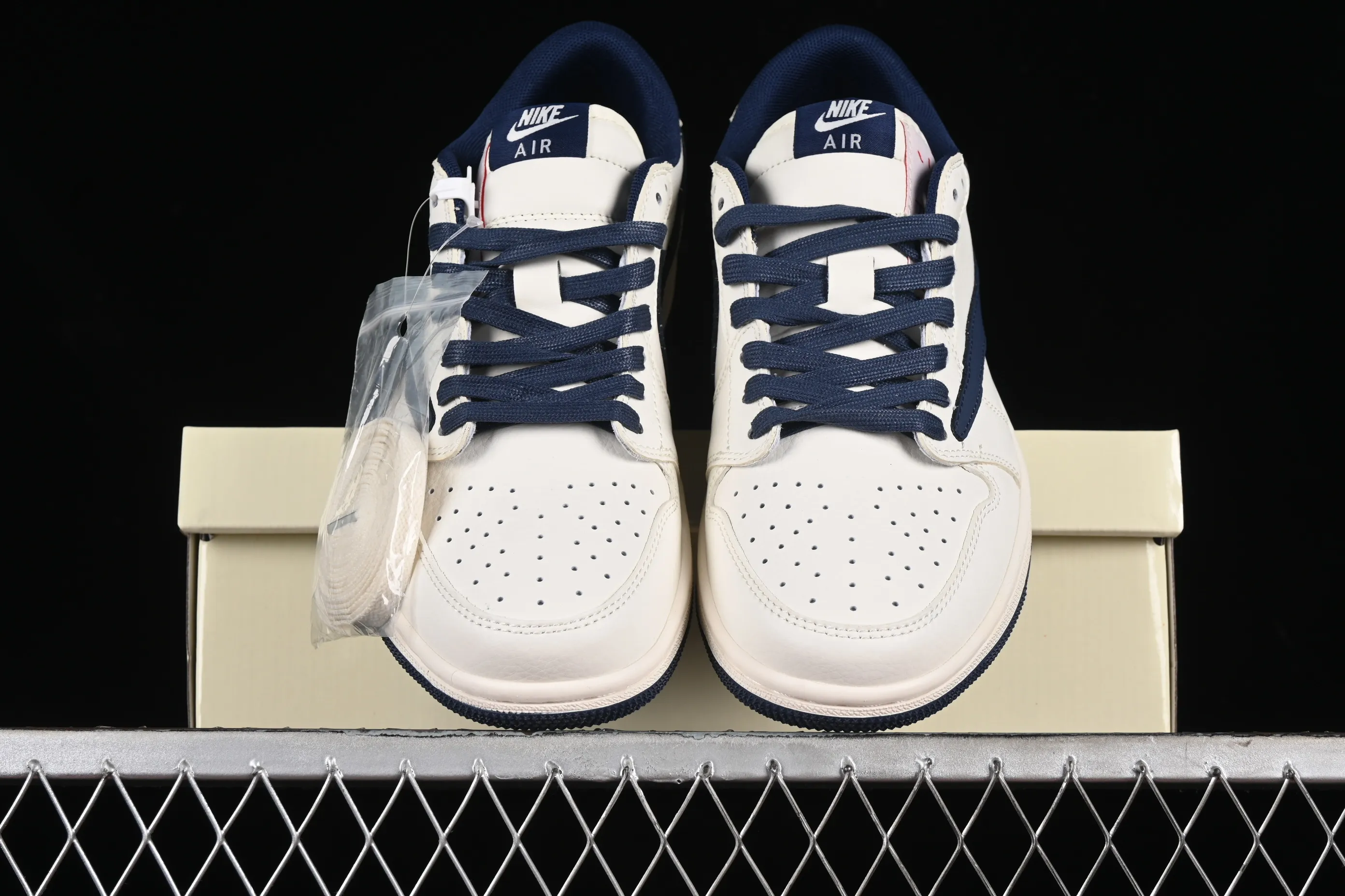 All categories Air Jordan Jordan series basketball shoes Air Jordan 1 Low High-end customized low-top sneakers Travis Scott x Fragment Design x Air Jordan 1 Low OG SP AJ1 Joe 1 Supreme joint-off-white navy low-top cultural casual sneakers XZ116